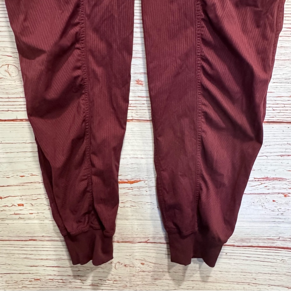 Lululemon Dance Studio Mid-Rise Jogger in Red Merlot Sz 6 - Picture 6 of 13